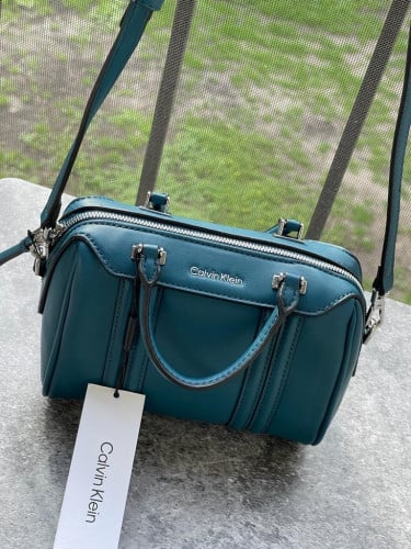 شنطة ماركة كالفن كلاين
