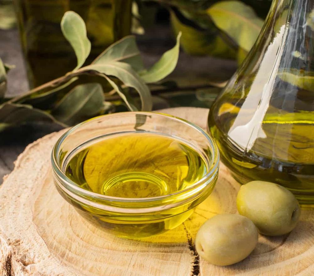 تعرف على الفوائد الطبية لزيت الزيتون - الحسين للعطارة