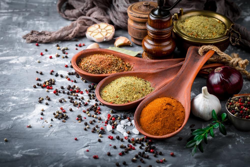 كيف تبني روتين صحي كامل باستخدام منتجات العطارة الطبيعية