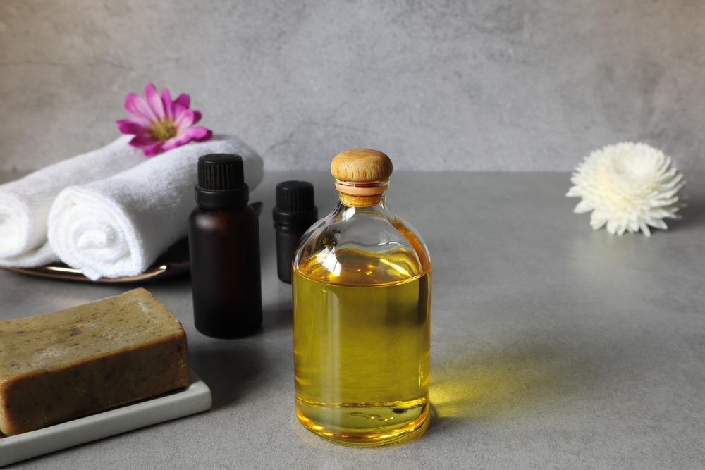 زيوت وخلطات للتدليك والاسترخاء المنزلي