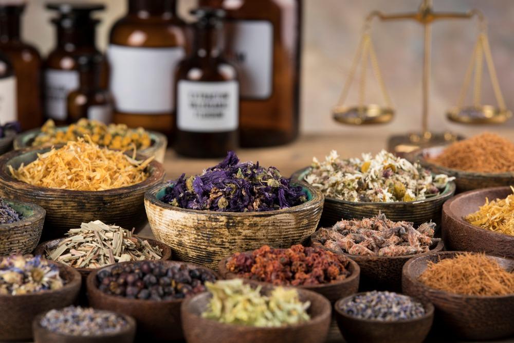 كيف تفرق بين الأعشاب الطبيعية الأصلية والمغشوشة قبل الشرا