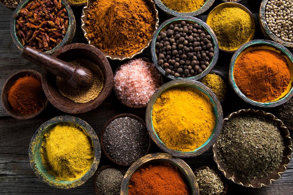 اكتشف كيف تؤثر الرطوبة والضوء على جودة الأعشاب الطبيعية