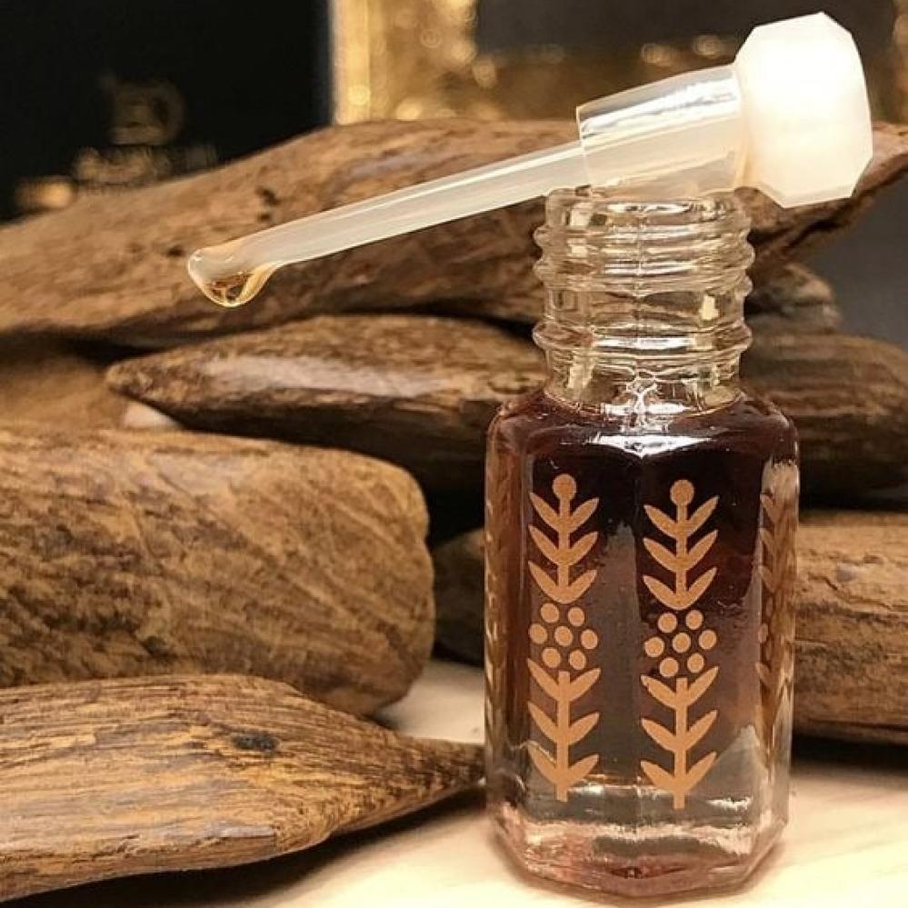 تقطير دهن العود