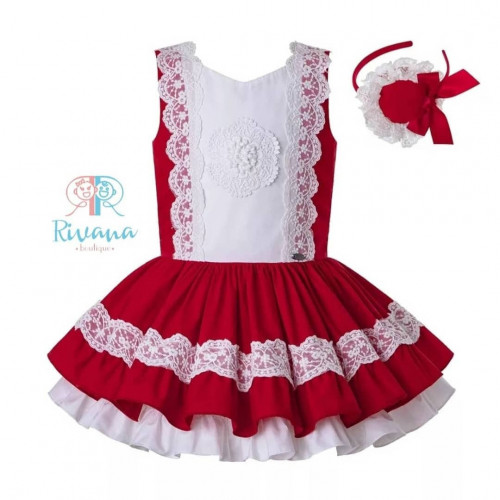 فستان احمر مع طبقة بالأبيض أنيق مع اكسسوار شعر