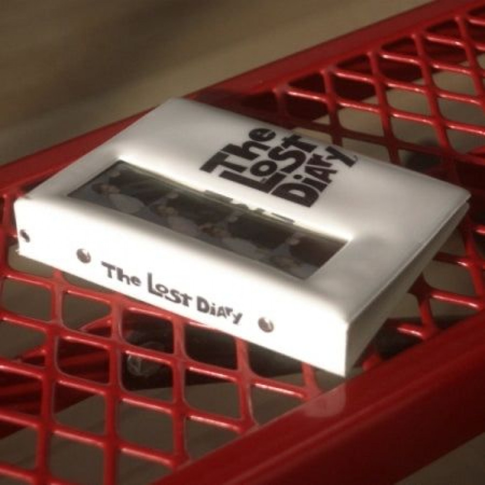 UNE – The Lost Diary (USB)
