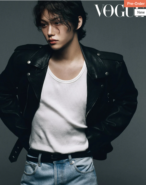 [PRE-ORDER] VOGUE MAGAZINE 2024.02 RANDOM VER. (INCLUDE : Stray Kids FELIX)