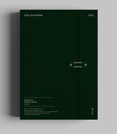 ASTRO CHA EUN-WOO 2023 OFFICIAL PHOTOBOOK in LA (A version)