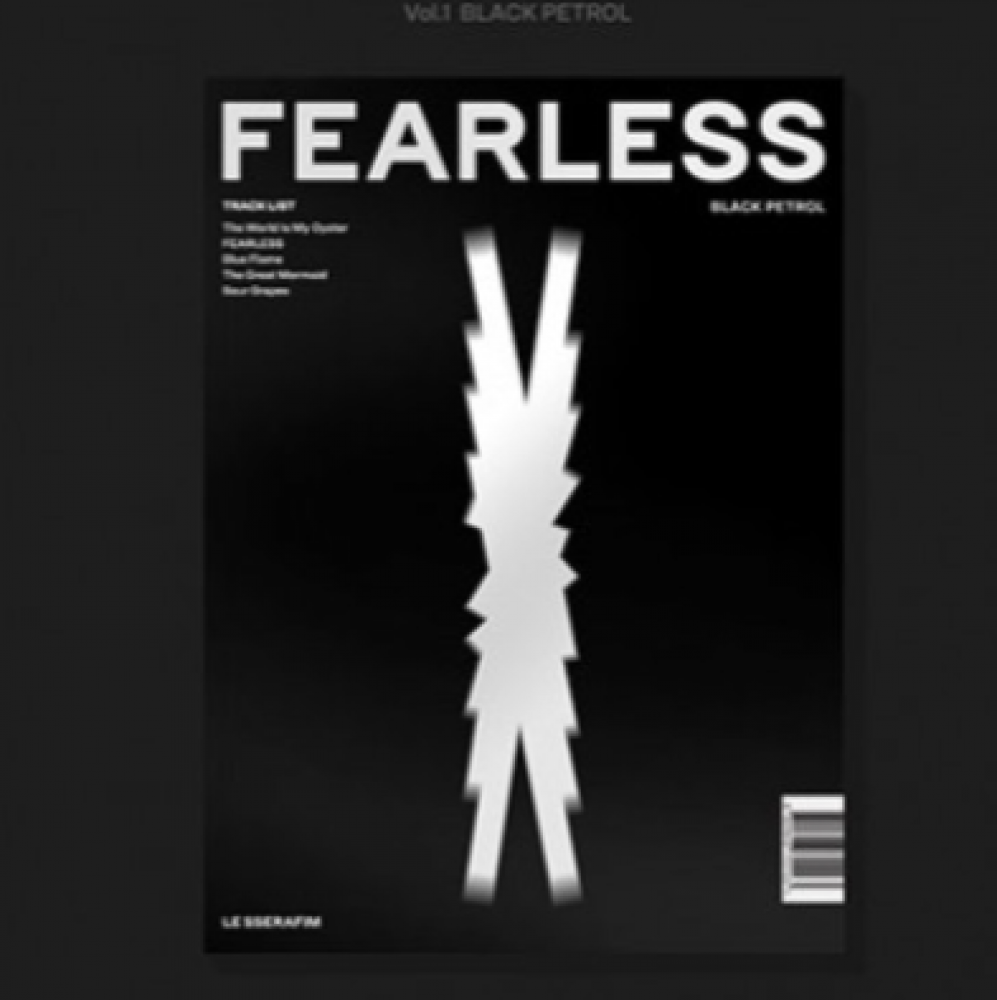 LE SSERAFIM 1st Mini Album - FEARLESS (Random Ver.) CD
