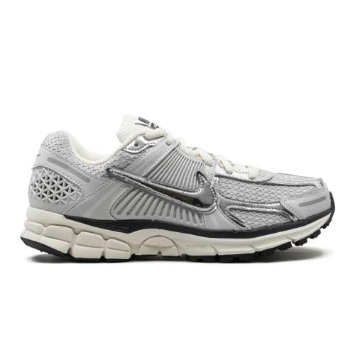 NIKE VOMERO5