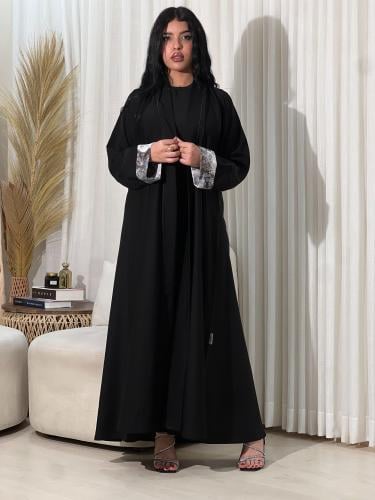عباية صالونة اسود كم داخلي ملون