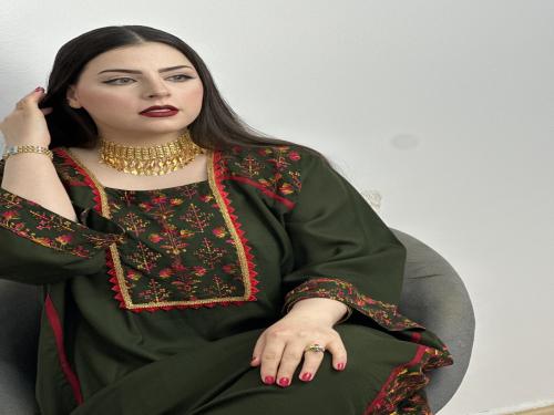 A25 ( قطن كشميري ساده وشيفون مطرز هندي )