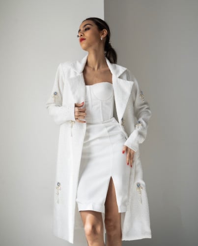 بليزر وفستان نسائي من الكريب الباربي مشغول بالكريستالات