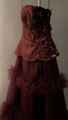 فستان برقندي مميز وفاخر من قماش التفته والتل