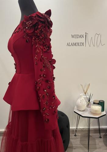 فستان مميز وانيق من قماش الكريب الاحمر الفاخر