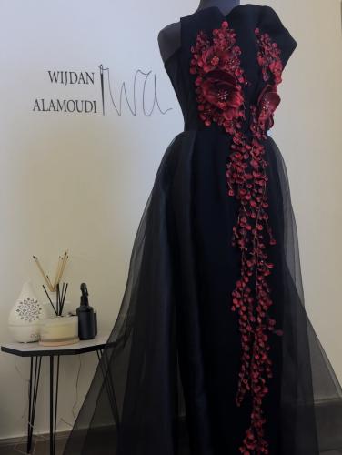 فستان مميز من قماش الكريب والجازار