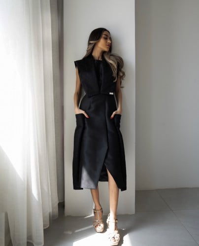 فستان نسائي رسمي من التفته والتل المزين بالفصوص السوداء