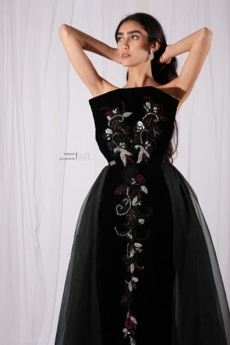 فستان نسائي مميز مشغول بالتطريز الفاخر