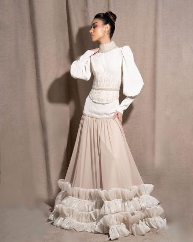 فستان راقي باطلالة ملكية من قماش الكريب والاجازات الفاخر