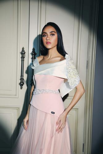 فستان ناعم وأنيق من قماش التفته والكريب الخربزي