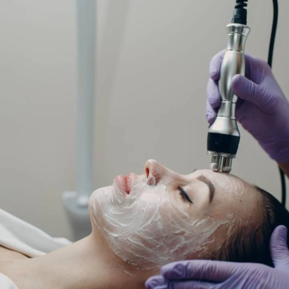 صحة البشرة بأفضل رعاية في مجمع الزلال الطبي