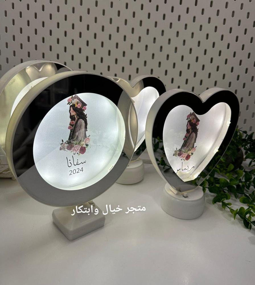 مرايا مضيئه تخرج مع اسم (12) حبه
