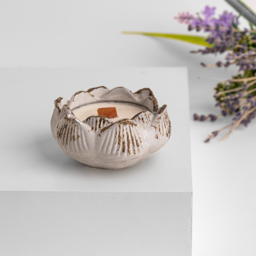 شمعة برائحة عطرة