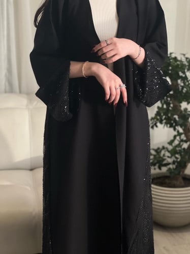 عبايه بتفاصيل دانتيل
