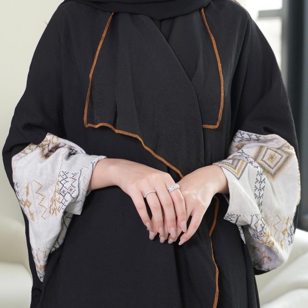 عبايه بشت صيفي مطرزه