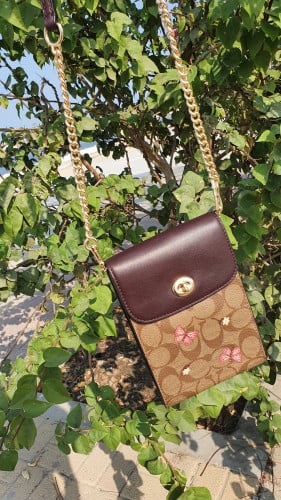 شنطة جوال ماركة كوتش