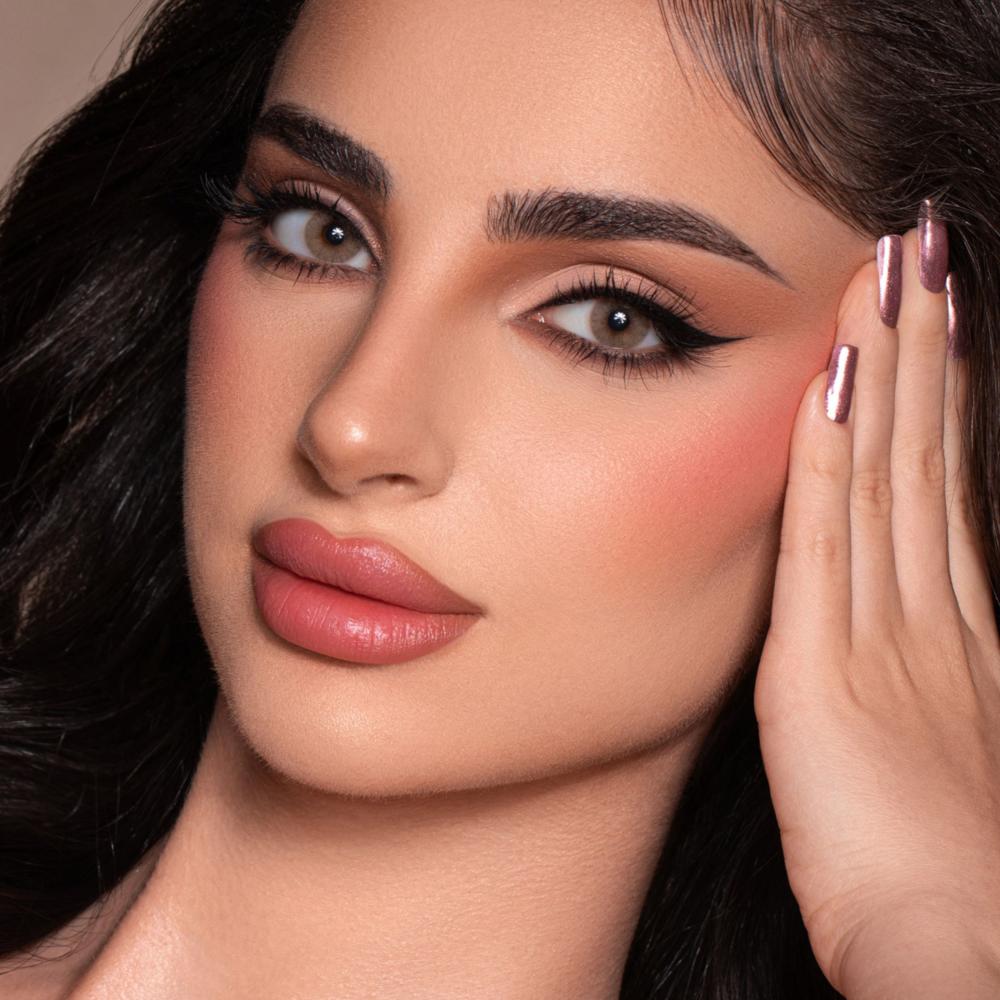 عدسات اي كلرز جولدن يومية هازل