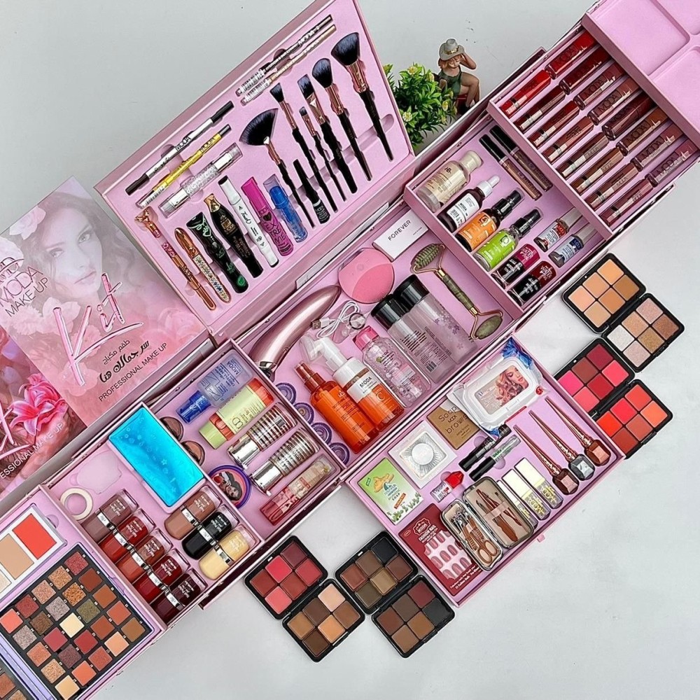 A Complete Makeup Box From The New Moda