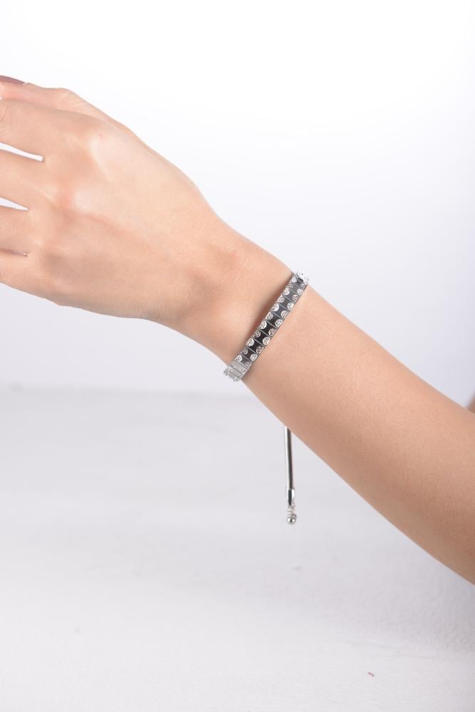 أسوارة نسائية لون فضي من لادون