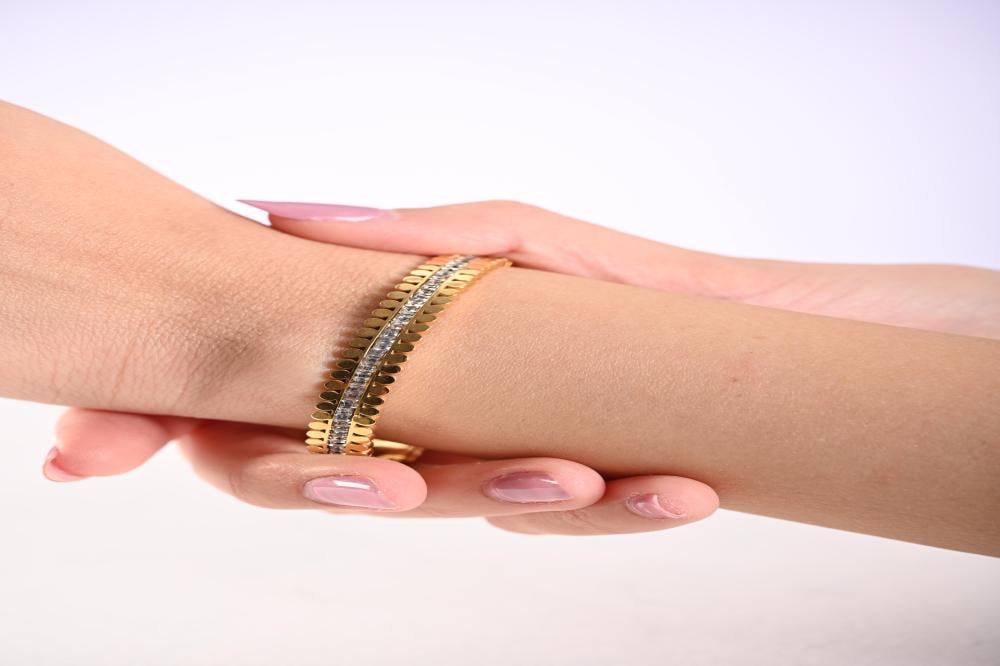 Women's Gold Bracelet from Ladoun