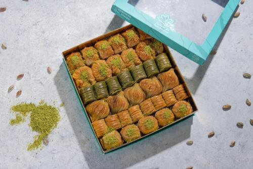 بوكس بقلاوة مشكل ذهبي