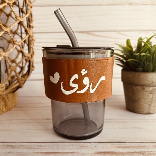 كوب زجاج مع مسكة جلد