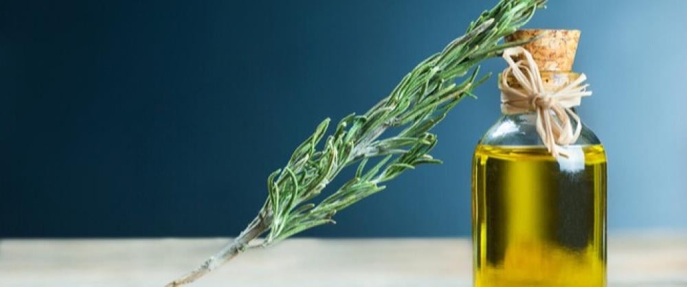 فوائد و مميزات زيت اكليل الجبل