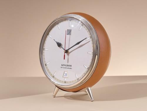 ساعة طاولة مميزة باللون البني ( كبيرة )