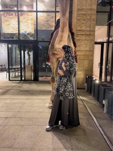 عبايه نوع القماش حرير طبيعي قصة كلوش خفيفه من الام...