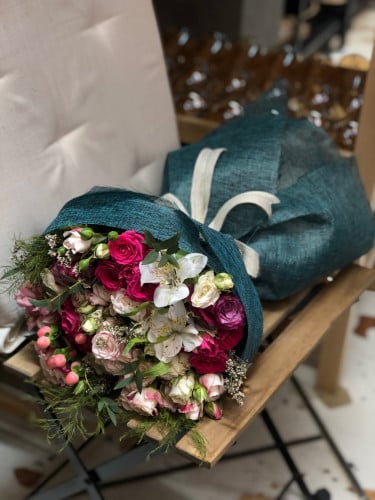 باقة مكس بغلاف خيش