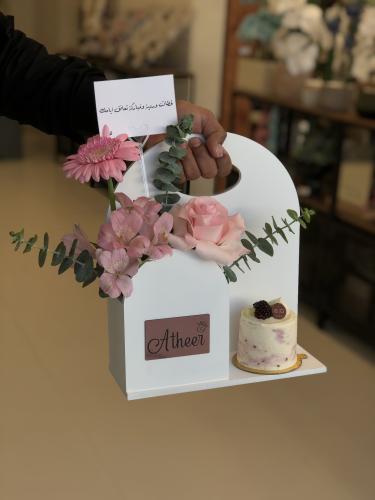 ستاند كيكة و ورد طبيعي