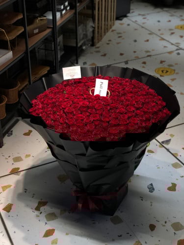 Giant red roses bouquet