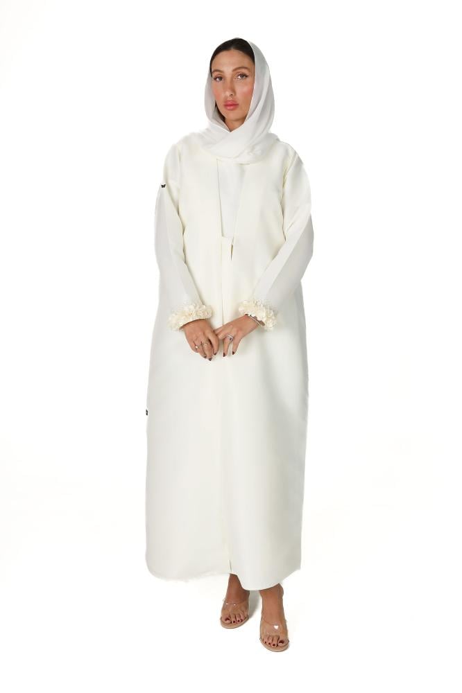 عباية أوف وايت تفته بمرد داخلي وتطريز على الكم - Norsin