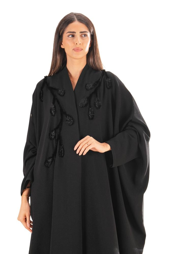 عباية سوداء كريب بقصة بشت بتطريز فاخر