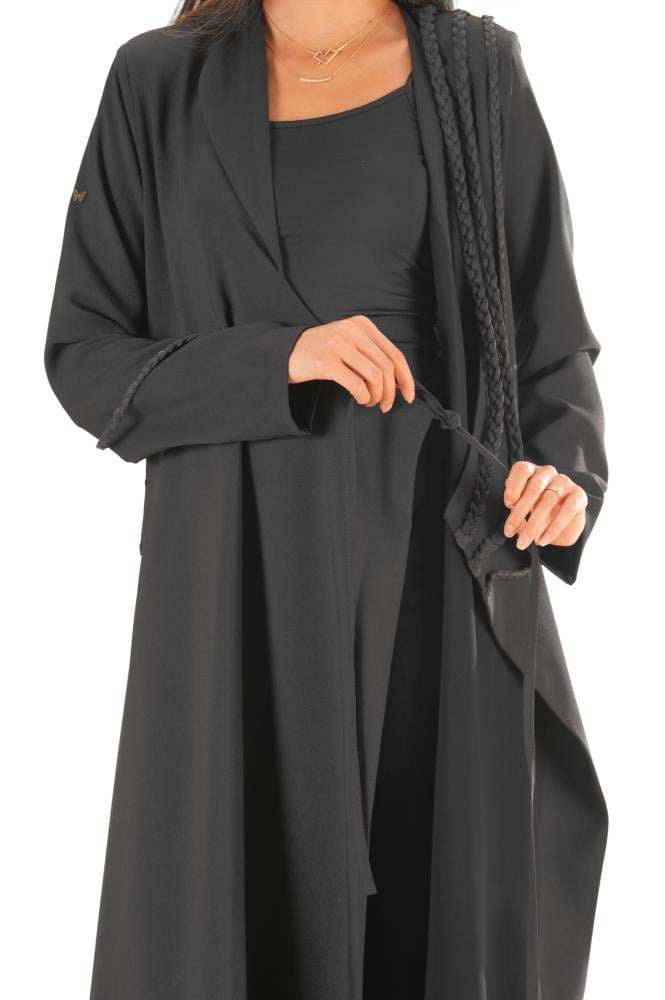 عباية بليزر سوداء كريب زينت بثلاث جدائل - Turaath