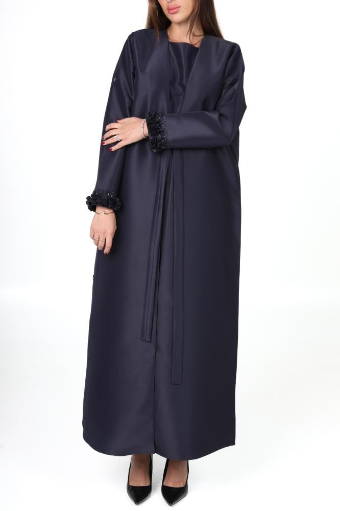 عباية كحلي تفته بمرد داخلي وتطريز على الكم - Norsin