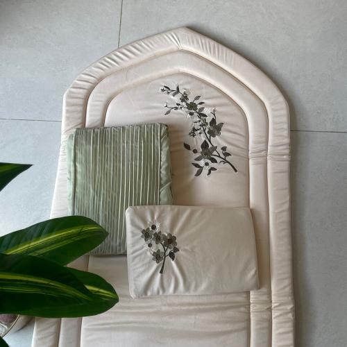 طقم صلاة +بيت مصحف
