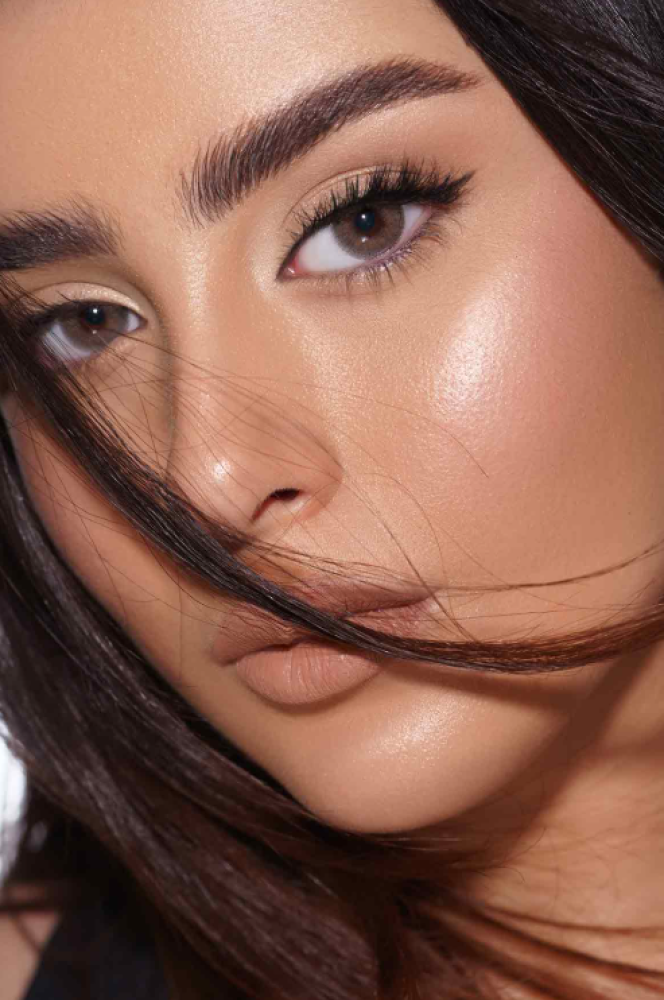 عدسات افل اقيت اليومية - ملونة زينة - عبوة تحتوي على عدستين