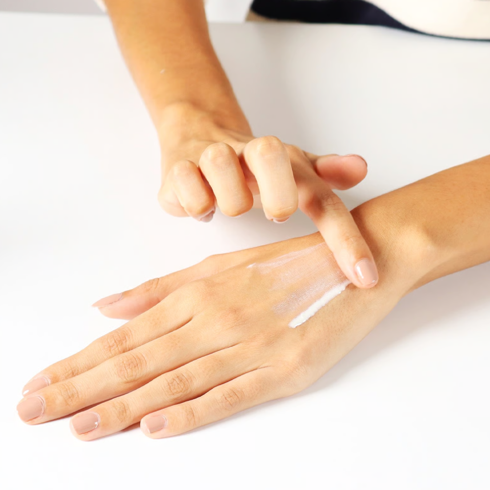 واقي شمس انثيليوس يوفي ميون 400 سائل بعامل حماية +50 من لاروش بوزيه - 50مل