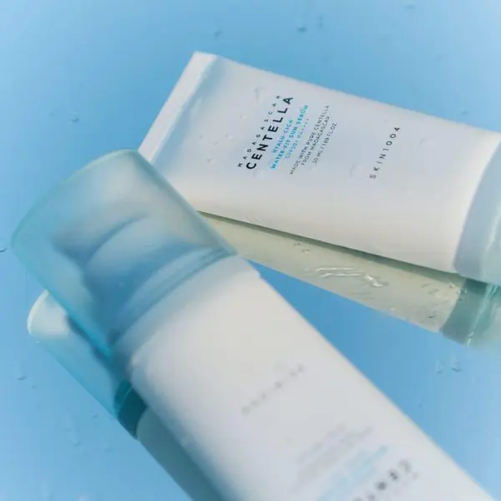 عبوتين سيروم سيكا واقي الشمس المائي بعشبة السينتيلا من سكين 1004 -50+50 مل