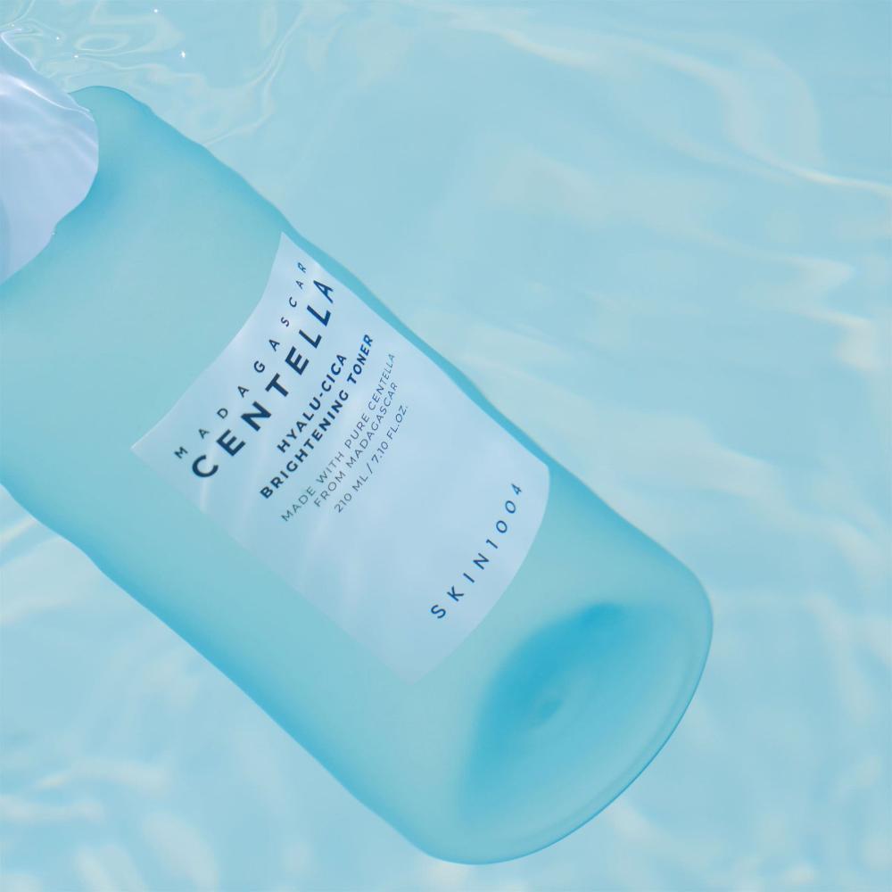 تونر سكين 1004 لتفتيح البشرة بخلاصة سنتيلا مدغشقر مع حمض الهيالورونيك 210 مل.